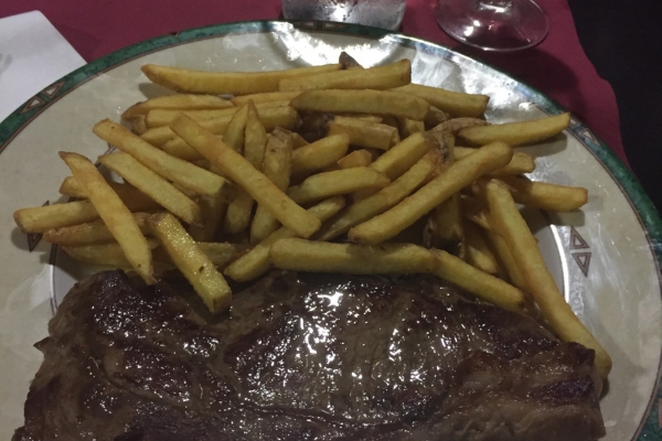 Gluten-free-eating-in-Spain-steak-and-fries