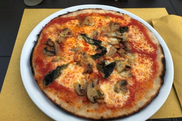 Gluten-free-eating-in-Italy-pizza-camping-al-sole