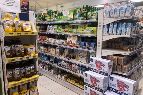 Gluten-free-eating-in-Italy-supermarket-biscuits-and-bread