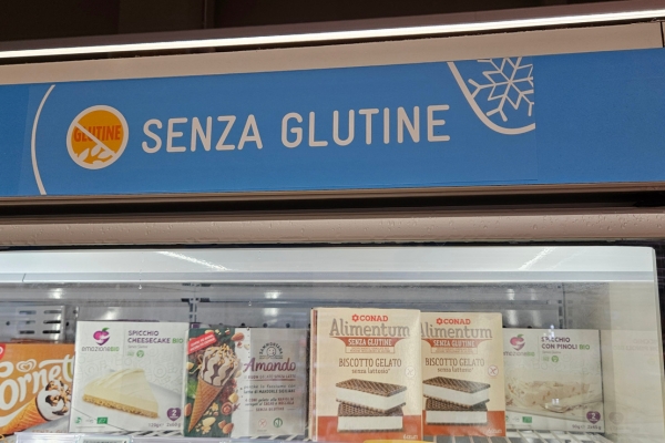 Gluten-free-eating-in-Tuscany-Gluten-free-supermarket-Il-Porto-del-Senza-Glutin-gluten-free-ice-cream