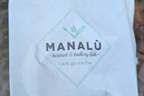 Gluten-free-eating-in-Tuscany_-Livorno-gluten-free-baker-Manalu-doggybag