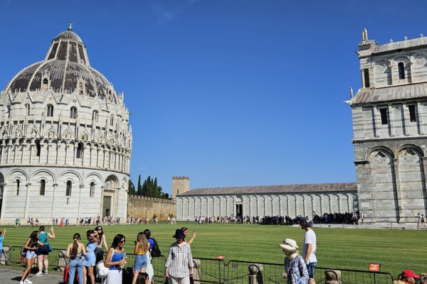 Gluten-free-eating-in-Tuscany_-Pisa-cathedral
