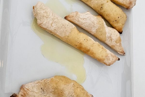 Gluten-free-eating-in-Tuscany_-Vada-gluten-free-bread-forward