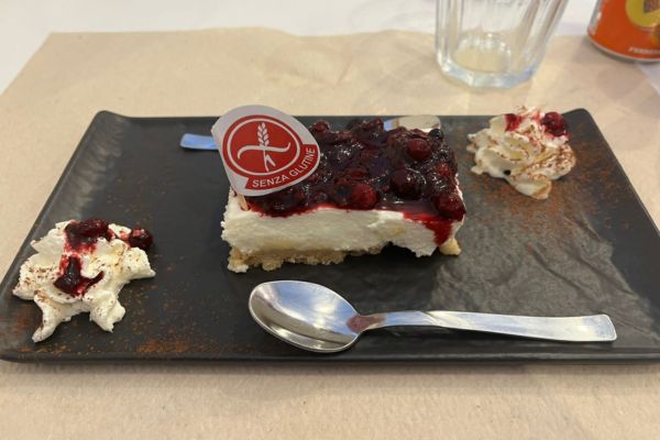 Gluten-free-eating-in-Tuscany_-Vada-gluten-free-dessert-cheesecake
