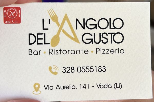 Gluten-free-eating-in-Tuscany_-Vada-gluten-free-pizzeria-visit-card-with-AIC-logo