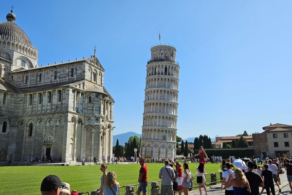 Gluten-free-eating-in-Tuscany_Pisa-tower